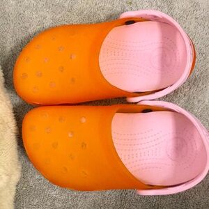 Size J2 Crocs NEW orange/pink